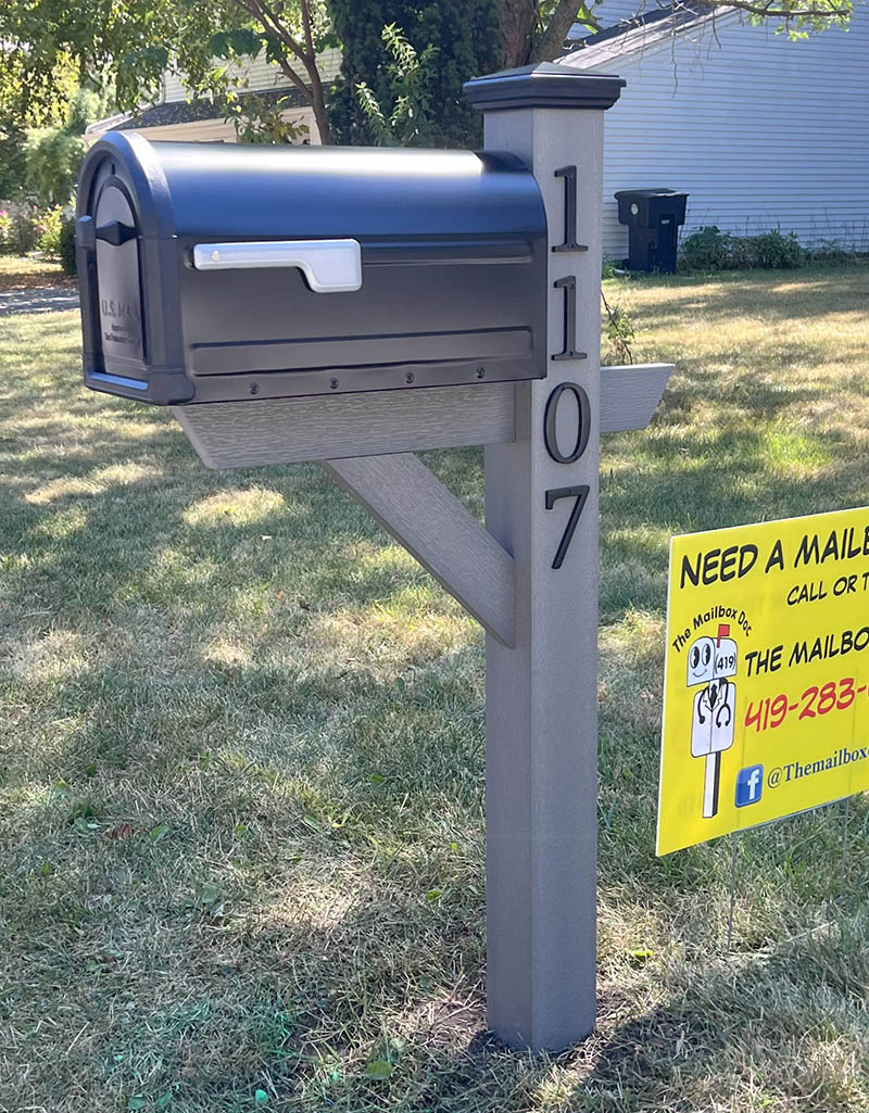 composite post brown and black